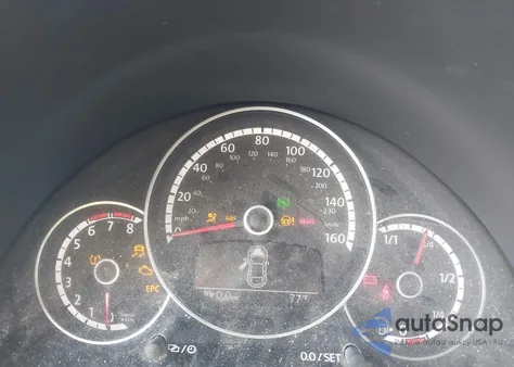 2015 Volkswagen Beetle 1.8T Classic из США, поврежденный, VIN 3VWF17AT9FM601046